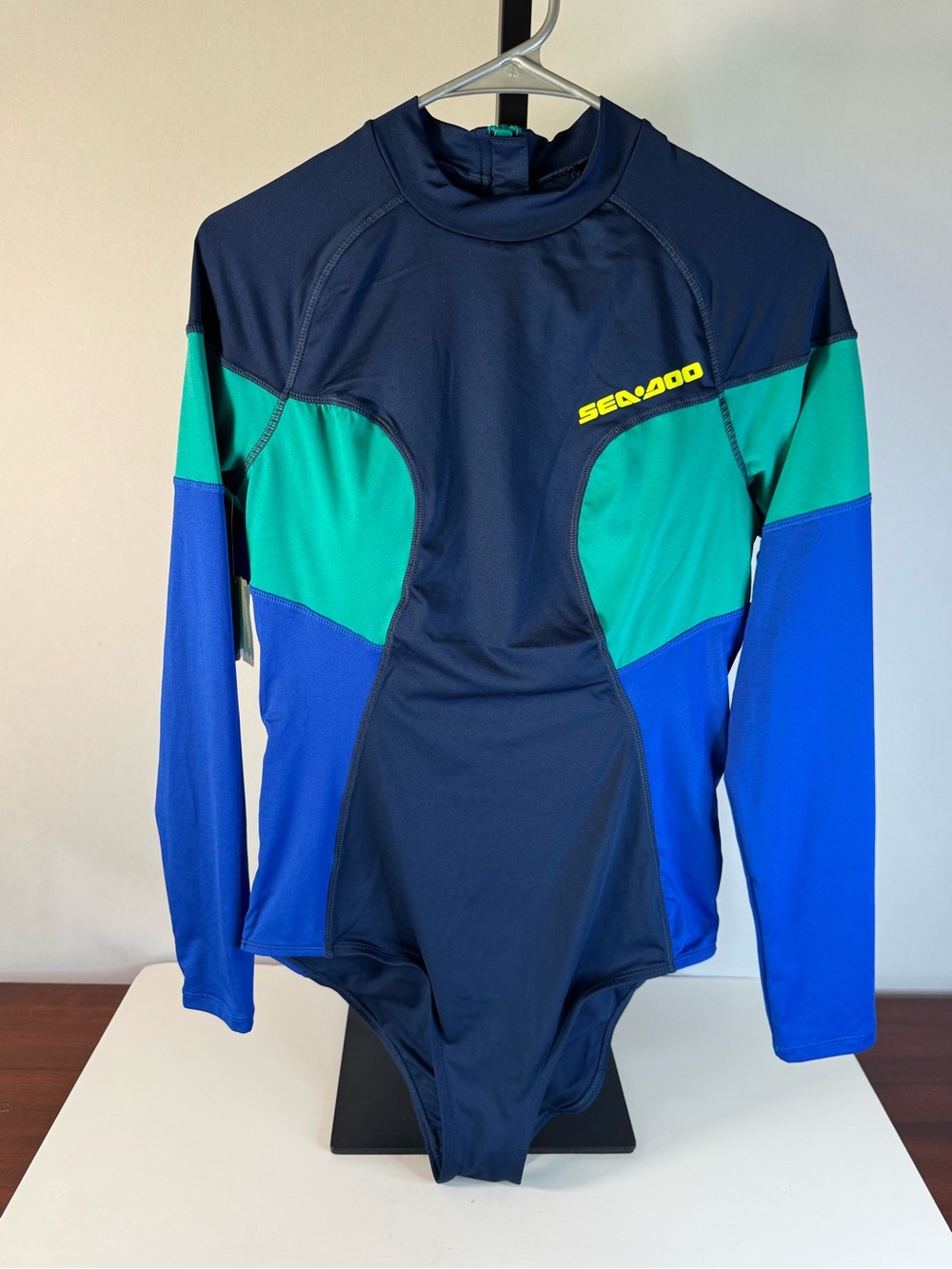 Seadoo Size Large Womens Bathing Suit with rashguard